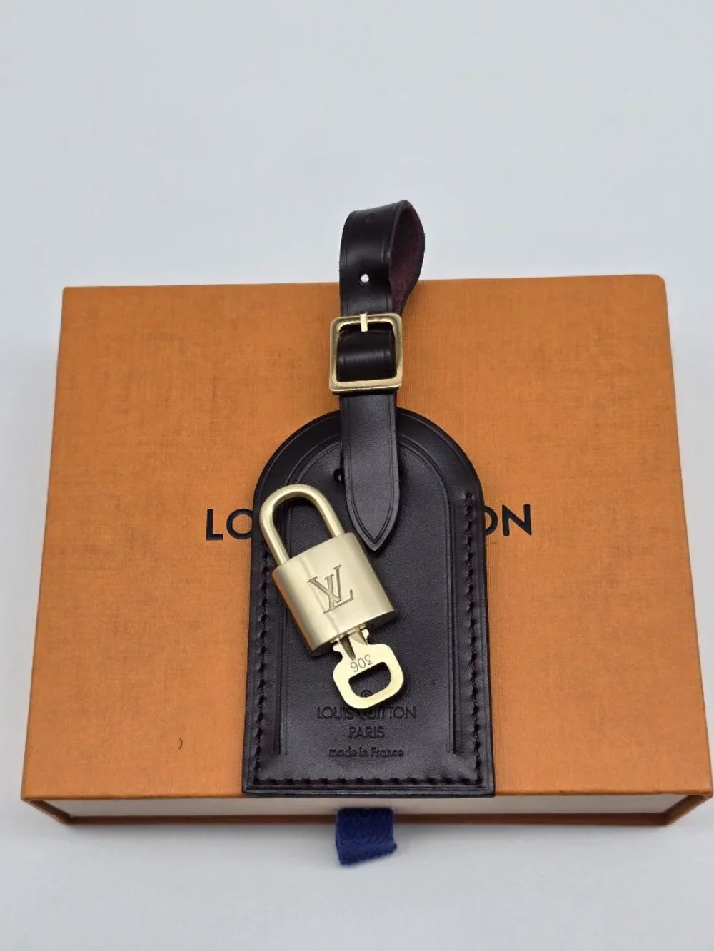 Authentic Louis Vuitton Brown Luggage Tag Gold LV Padlock Key & Box